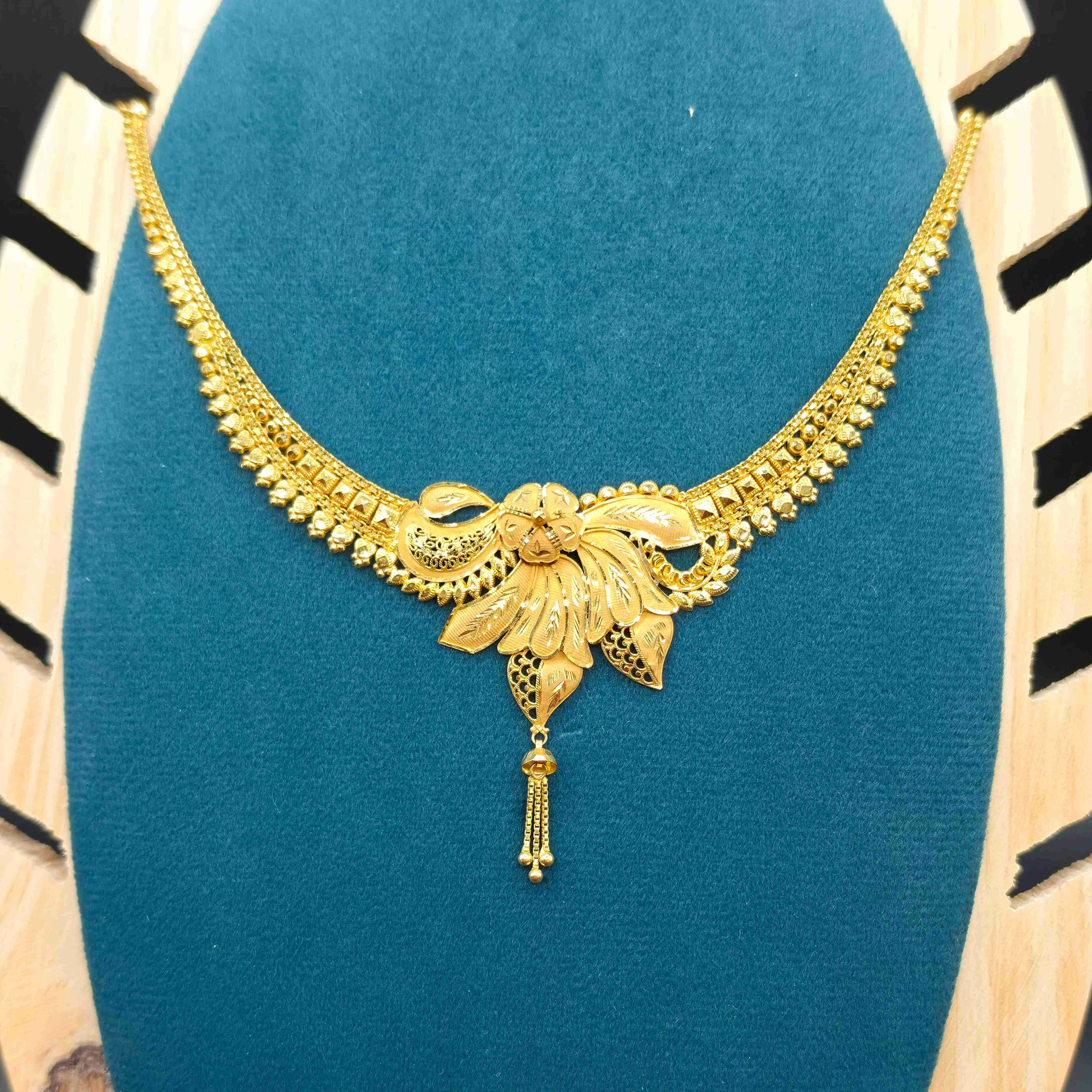 LIGHTWEIGHT FANCY NECKLACE