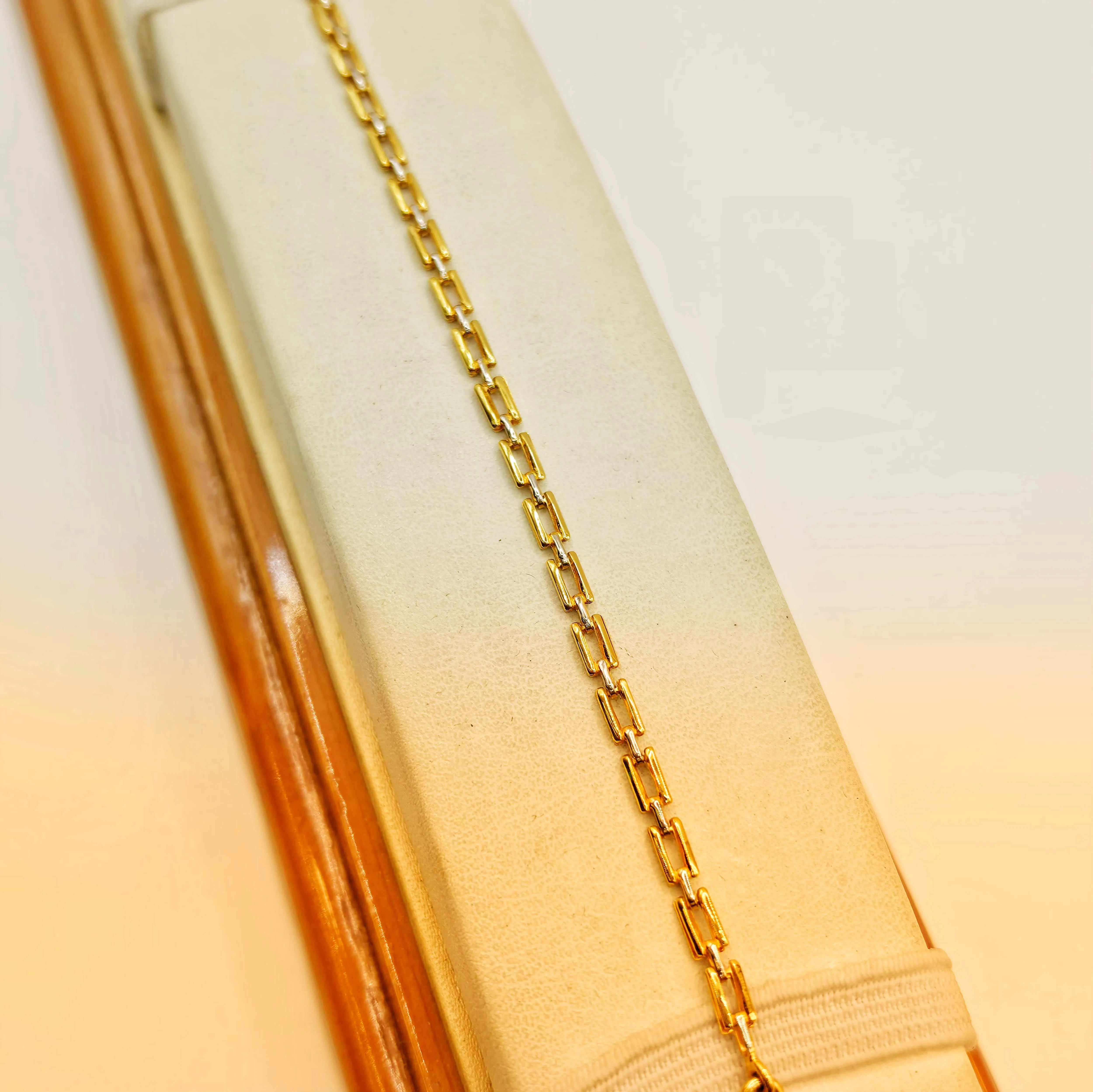 SLEEK TWO TONE RECTANGULAR LINK CHAIN BRACELET