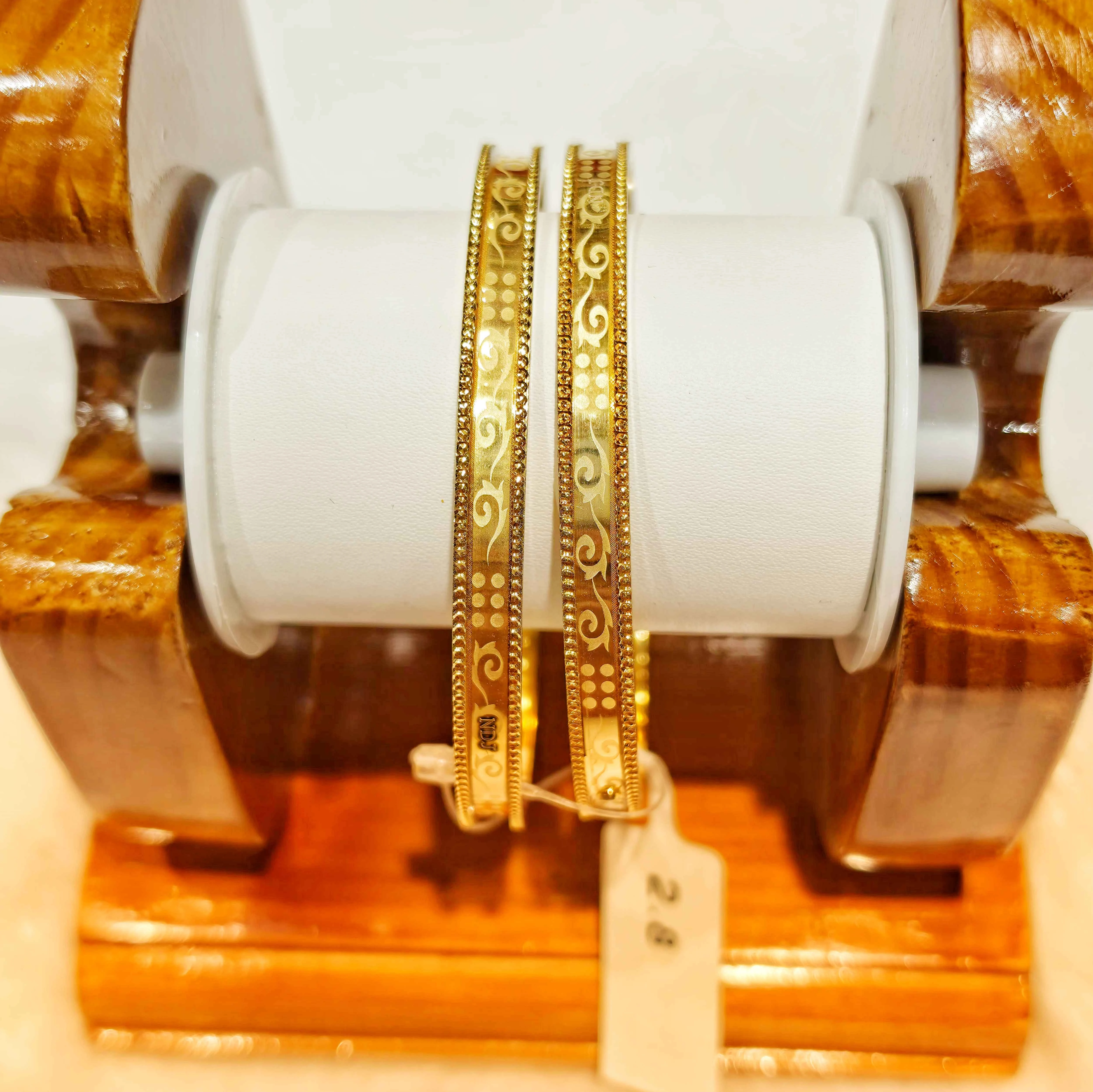 9KT GOLD SOCKET CHURI